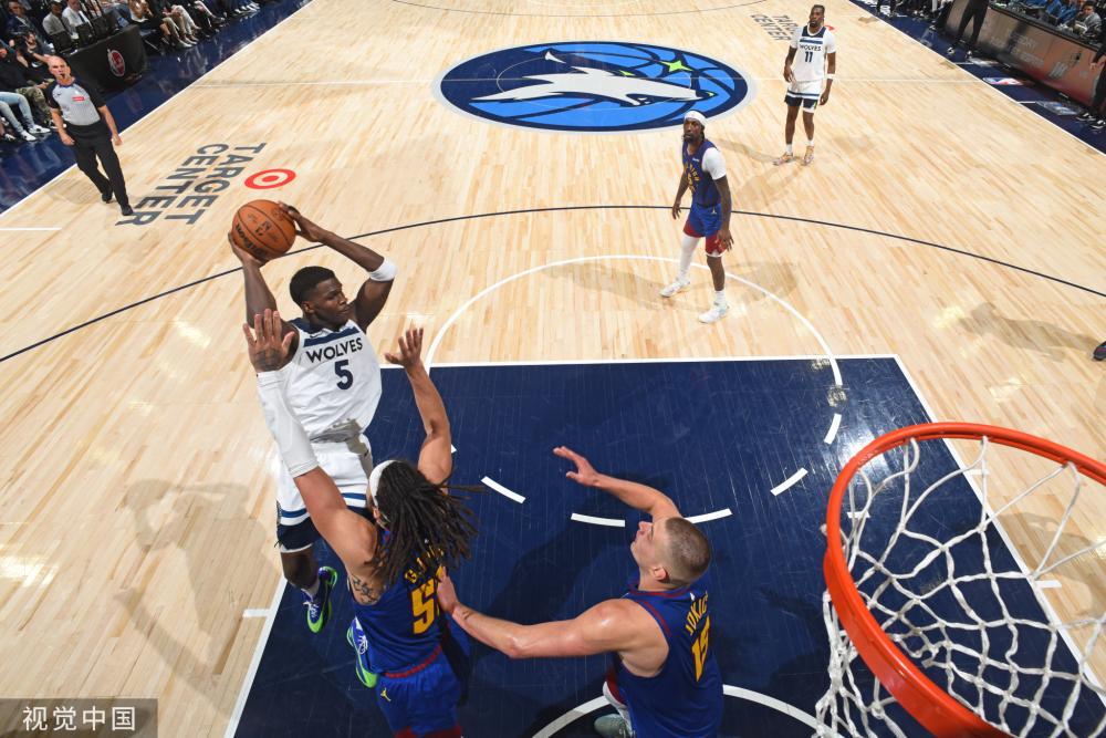 他参与了从 他参与了从